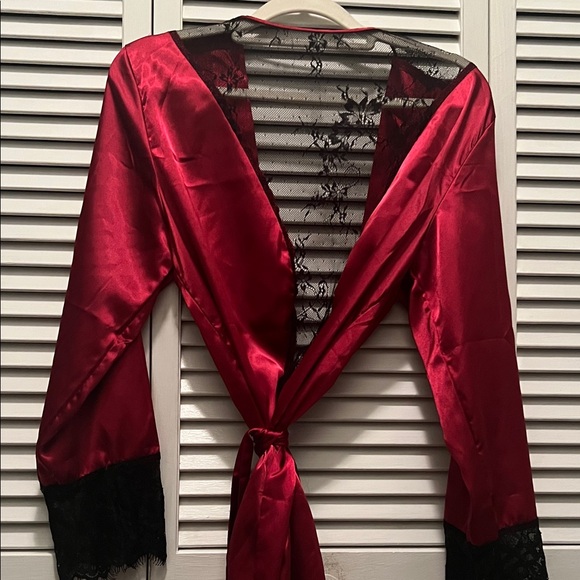 Small Sexy Red Satin Lace Trim Robe. - Picture 3 of 6